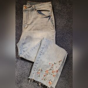 Women's Plus size Jeans. Capri. Size 14 skinny Time and Tru. Cute with flower